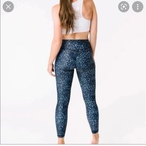 ZYIA Stone Leopard Brilliant Scrunchy What Hi-Rise Leggings